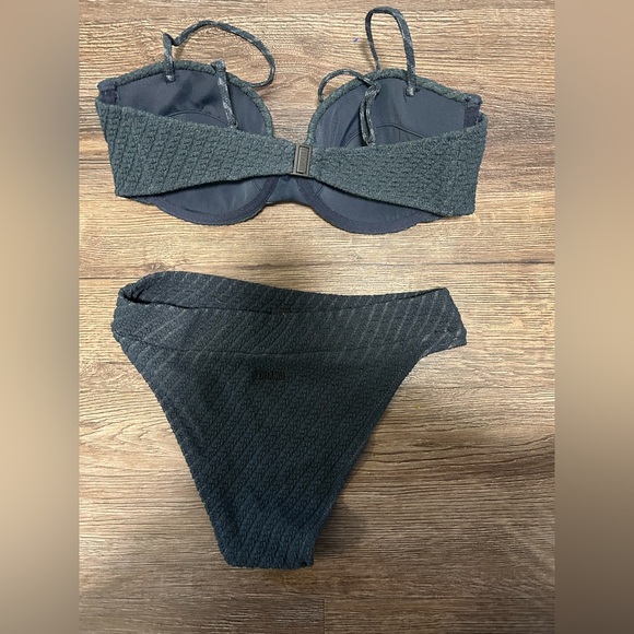 TRIANGL Bikini - Picture 2 of 6